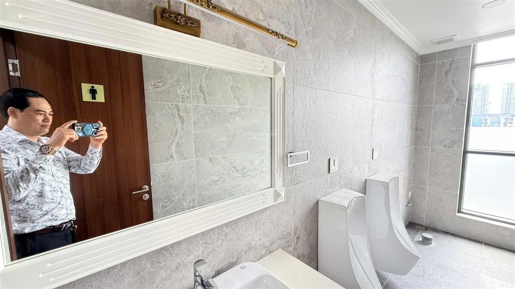 Chính chủ cho thuê toà nhà văn phòng mp starlake tây hồ  lô góc 4 mặt thoáng  siêu đẹp.400tr/th