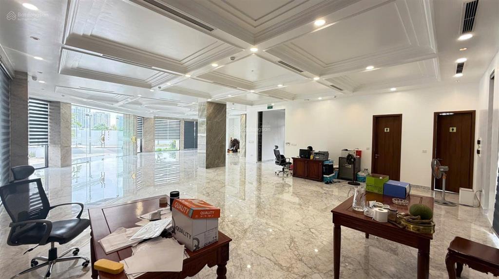 Chính chủ cho thuê toà nhà văn phòng mp starlake tây hồ  lô góc 4 mặt thoáng  siêu đẹp.400tr/th