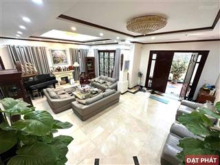 Bán biệt thự vườn đào giá tốt  kd đỉnh cao  cạnh lotte. 250m2 x3t  giá 118 tỷ.