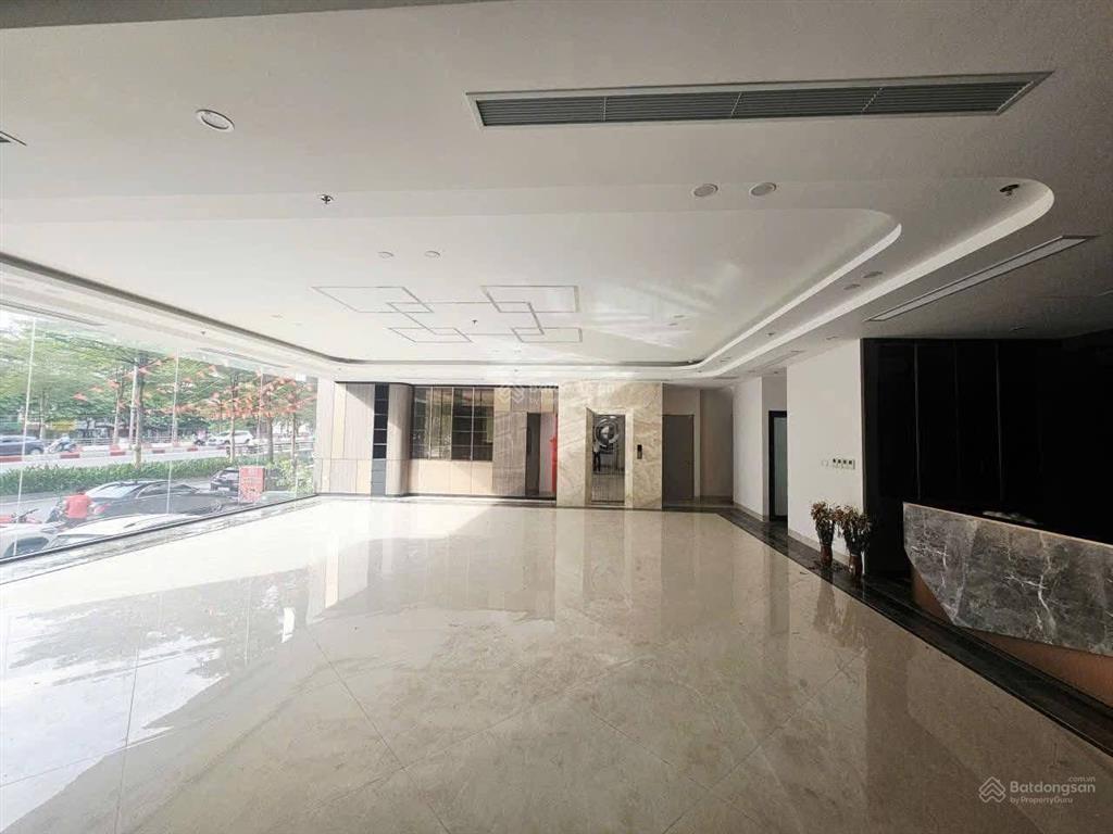 Bán toà văn phòng hạng a trung tâm cầu giấy. 268m2x12t giá 250 tỷ.