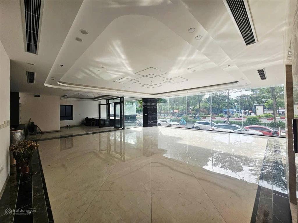 Bán toà văn phòng hạng a trung tâm cầu giấy. 268m2x12t giá 250 tỷ.