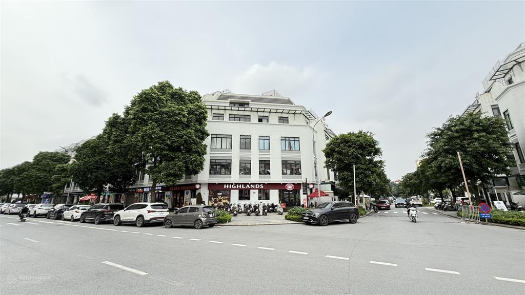 Bán liền kề vin hàm nghi  lô góc 3 thoáng. 116m2 x5t  giá 46 tỷ.