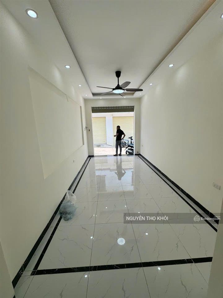 Bán nhà riêng 4tx41m2,ngõ ô tô thông kinh doanh nhỏ lẻ,thuận tiện di chuyển ra bến xe yên nghĩa.