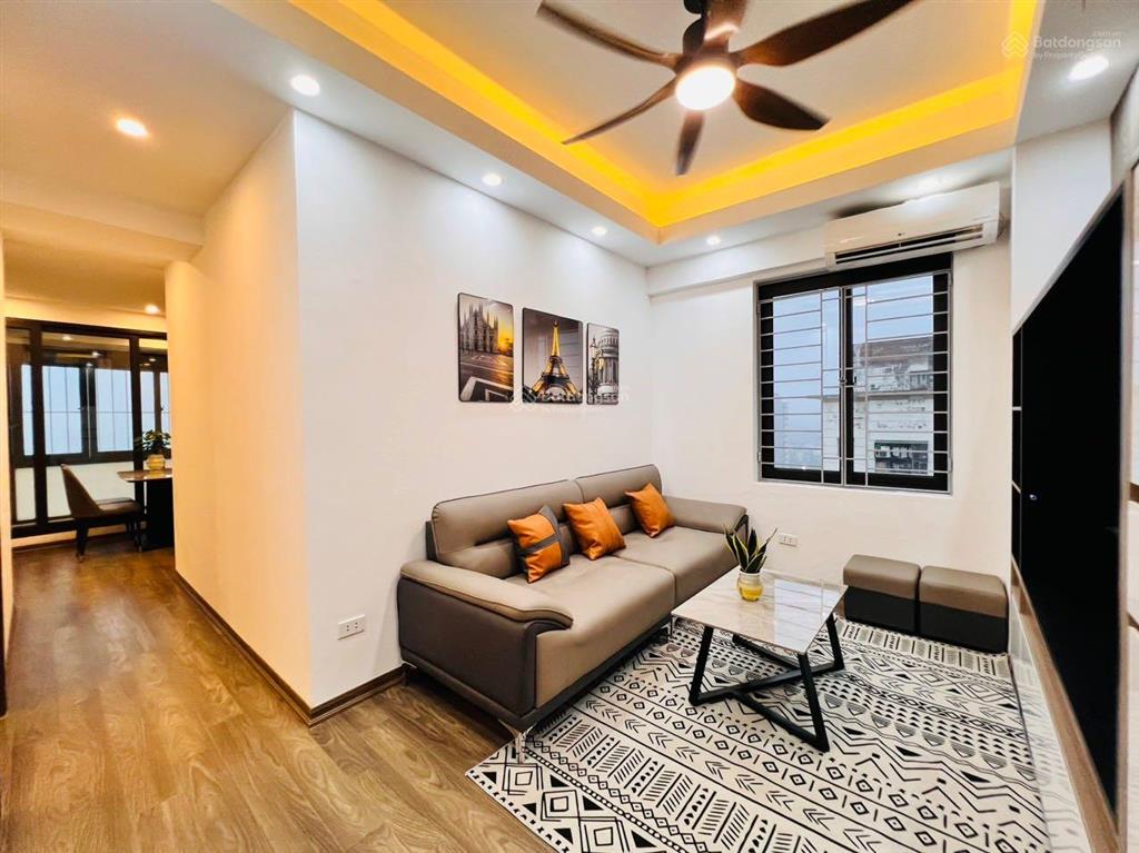 Bán chcc đền lừ ii tòa đẹp. dt 56m2 2pn ban công view cực đẹp, hướng mát. sẵn sổ hồng