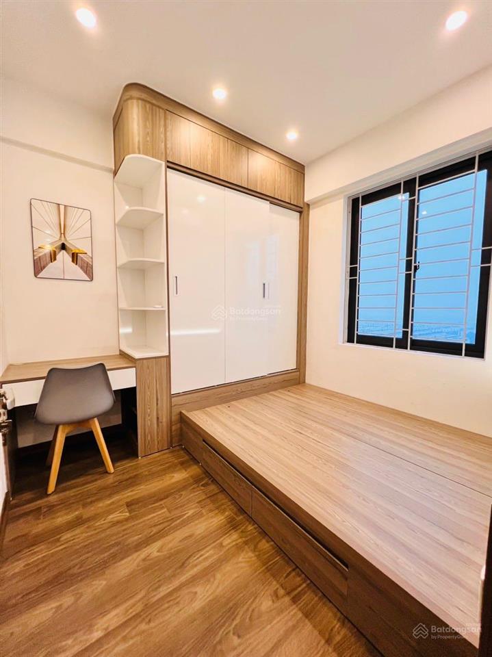 Bán chcc đền lừ ii tòa đẹp. dt 56m2 2pn ban công view cực đẹp, hướng mát. sẵn sổ hồng
