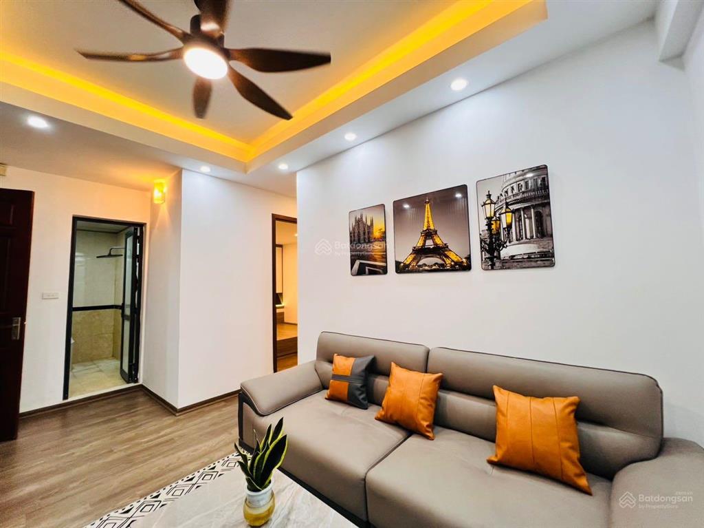Bán chcc đền lừ ii tòa đẹp. dt 56m2 2pn ban công view cực đẹp, hướng mát. sẵn sổ hồng