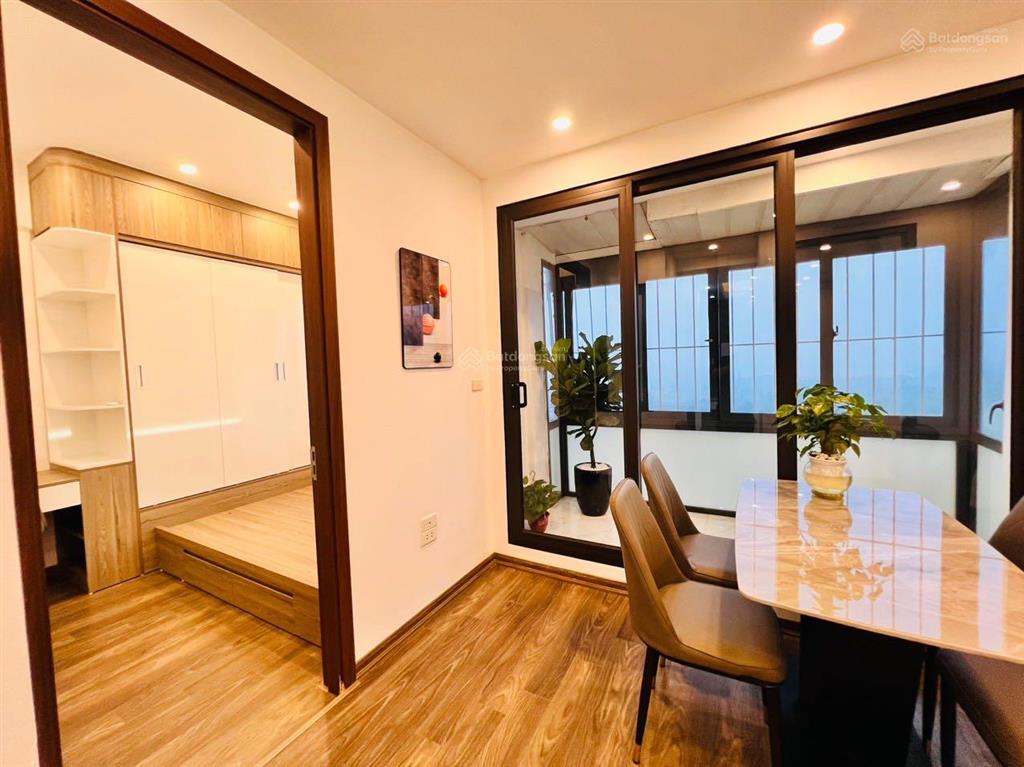 Bán chcc đền lừ ii tòa đẹp. dt 56m2 2pn ban công view cực đẹp, hướng mát. sẵn sổ hồng