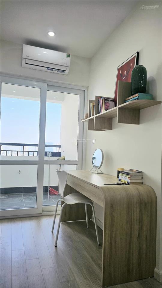 Bán chcc bán đảo linh đàm tòa vp5 view hồ điều hoà linh đàm. dt 62m2 2pn 2wc