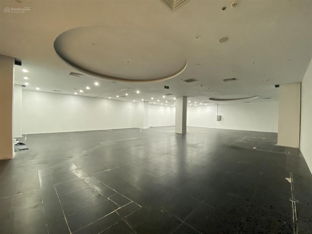 Cần cho thuê nguyên sàn văn phòng sẵn fitout 700m2 giá tốt khu vực quận 10   0906 970 ***