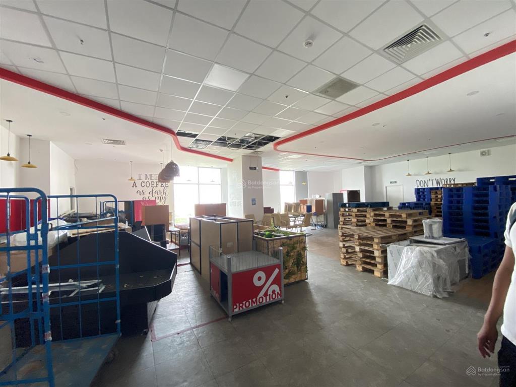 Cần cho thuê nguyên sàn văn phòng sẵn fitout 700m2 giá tốt khu vực quận 10   0906 970 ***