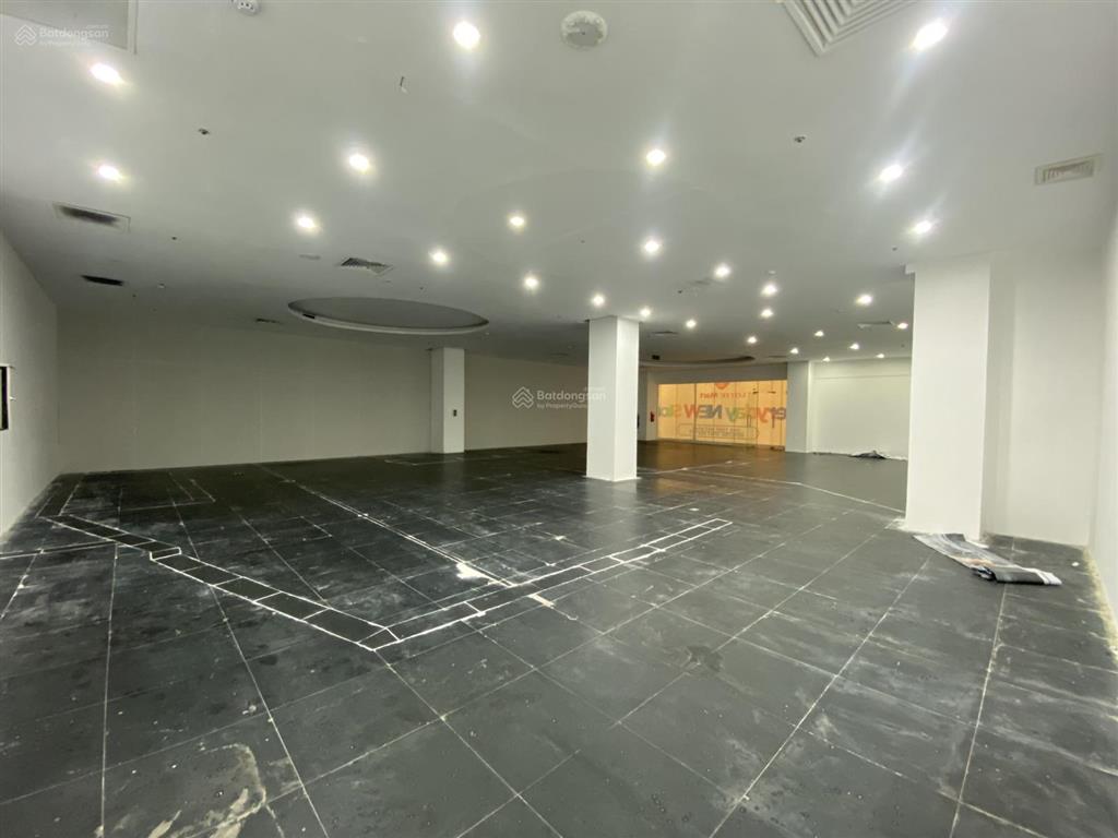 Cần cho thuê nguyên sàn văn phòng sẵn fitout 700m2 giá tốt khu vực quận 10   0906 970 ***