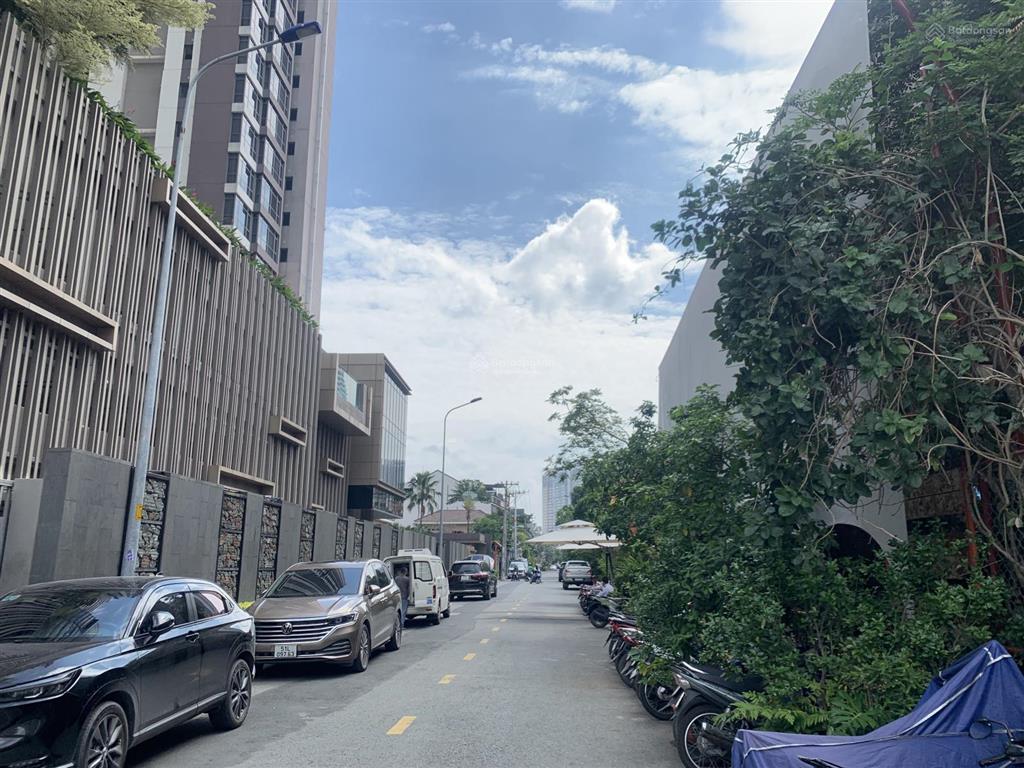 Nhà biệt thự vip trần ngọc diện 215m2 ngang 10m hiếm, đa dạng mục đích sử dụng, sđcc, chỉ 45 tỷ