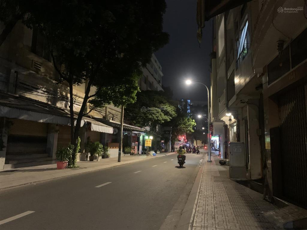 Mặt tiền triệu quang phục quận 5, đường rộng vỉa hè, căn góc, dt 47m2 xây 3 lầu, mt 4m, chỉ 20 tỷ