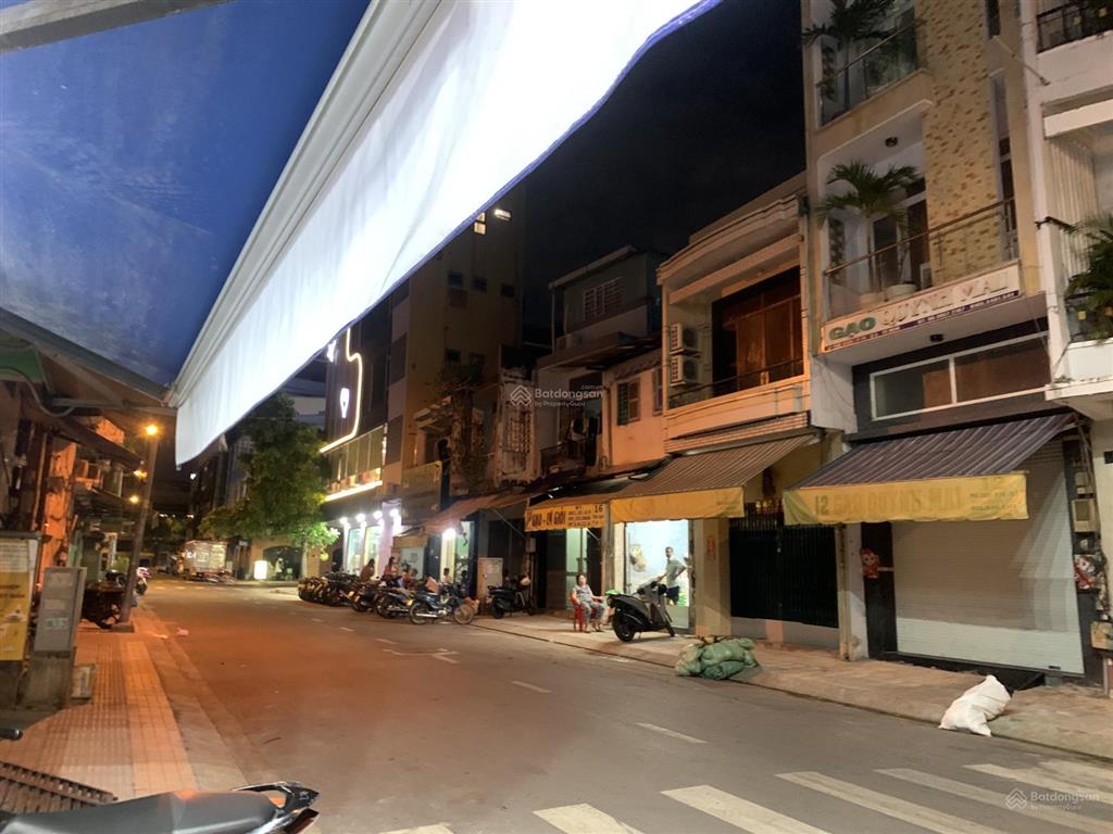 Nhà mặt tiền phú giáo hiếm bán, kinh doanh chợ lớn 4 tầng, diện tích 65m2 sổ riêng, chỉ 17 tỷ