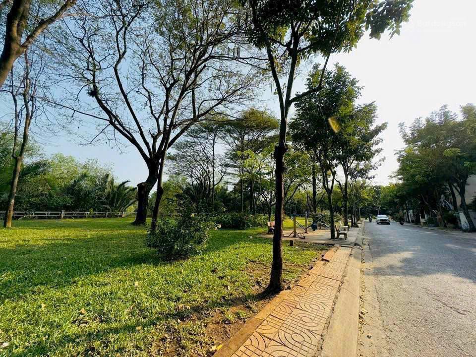 Bán lô đất 7x20m, 140m2 xây được hầm 4tầng mt kdc tân quy đông p.tân phong, q.7