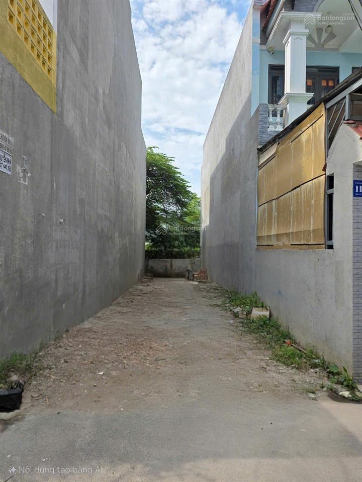 Đất lọt khe nằm sau lưng trường đh nguyễn tất thành q12, dt 65m2/3,2ty, sổ hồng sẵn sang tên liền