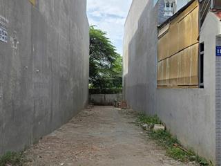 Đất lọt khe nằm sau lưng trường đh nguyễn tất thành q12, dt 65m2/3ty2, sổ hồng sẵn sang tên liền