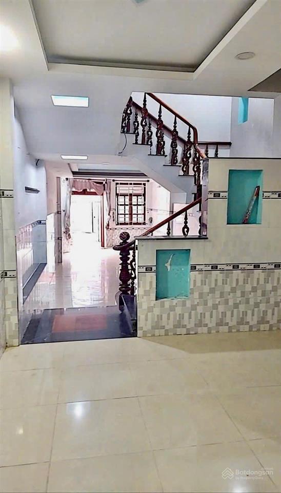 Nhà 3 lầu tâm huyết cần gấp tiền bán lỗ. 65m2 3 lầu ngay sau trường đại học lao động xh q12