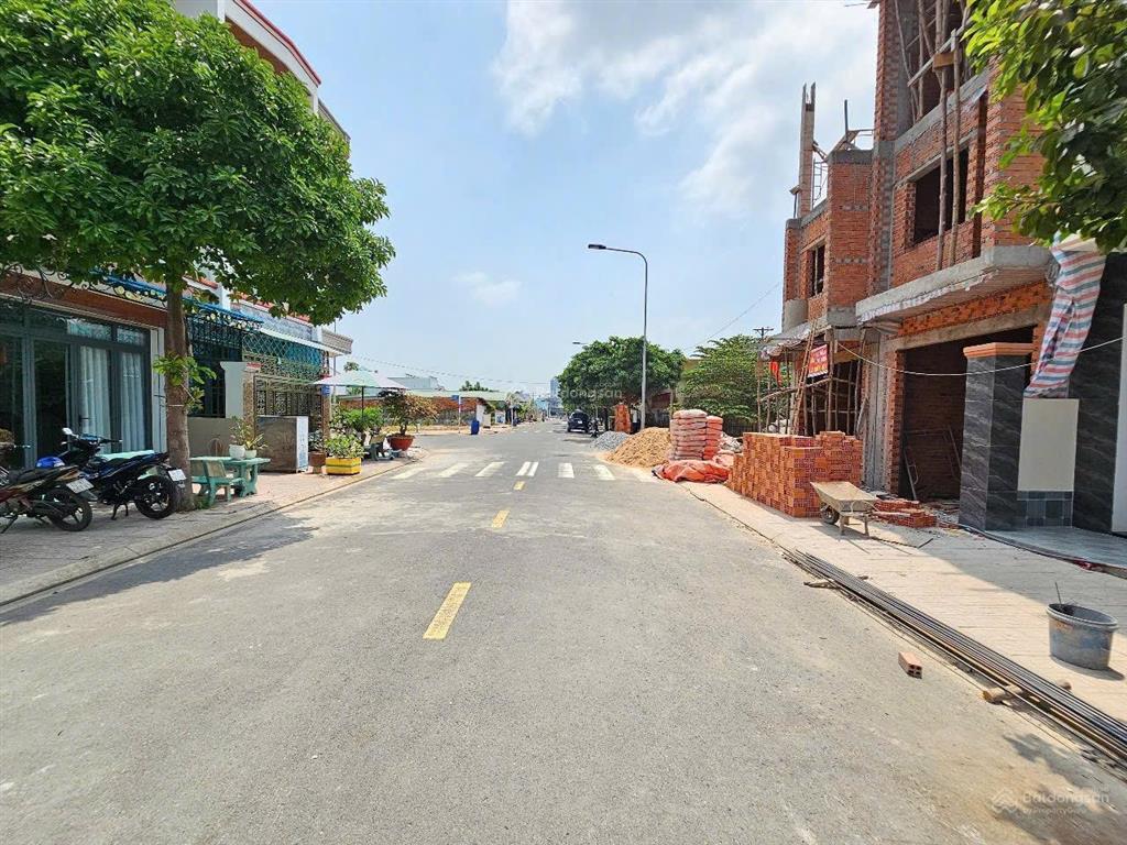 Lô đất vip cách mặt tiền dt 743 chỉ 300m khu vực an phú 72m2 sổ sẵn mặt tiền đường 13m rộng rãi