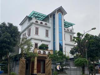 Cho thuê bt thành phố giao lưu  btl, 200m2 đất, xd 100m2 x 4 tầng, lô góc 3 mt, ôtô đỗ thoải mái.