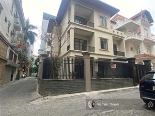 Cho thuê bt trần quốc hoàn  cầu giấy, 200m2 đất, xd120m2 x 3 tầng, mt15m. nhà mới 100%, full đồ.