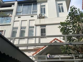 Cho thuê bt kđt dịch vọng  cầu giấy, 200m2 đất, xd 100m2 x 3,5 tầng, mt10m. đồ cơ bản,... 55tr.