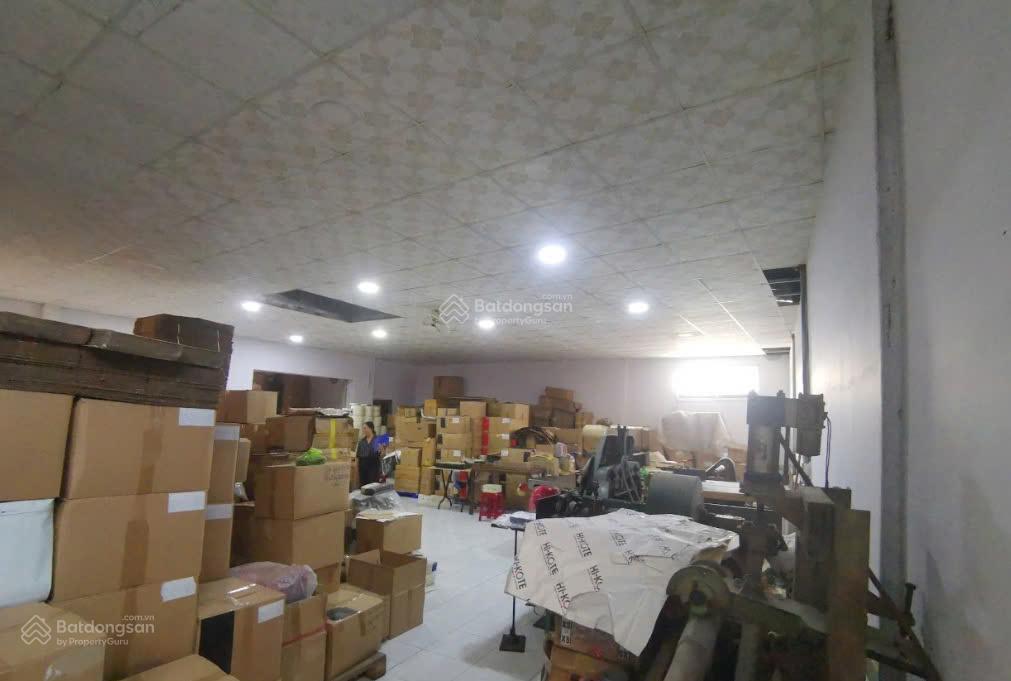 Chính chủ  bán gấp nhà mặt phố tại p. bình phú (p16, q8)  4 căn liền kề, tiện xây mới, cho thuê.