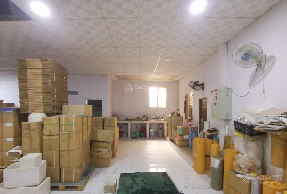 Chính chủ  bán gấp nhà mặt phố tại p. bình phú (p16, q8)  4 căn liền kề, tiện xây mới, cho thuê.