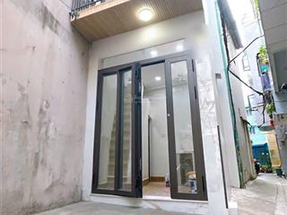 Mua bán nhà quận 4, chính chủ bán nhà nhỏ giá nho nhỏ, 3 tầng, 2 phòng, hẻm xe hơi !