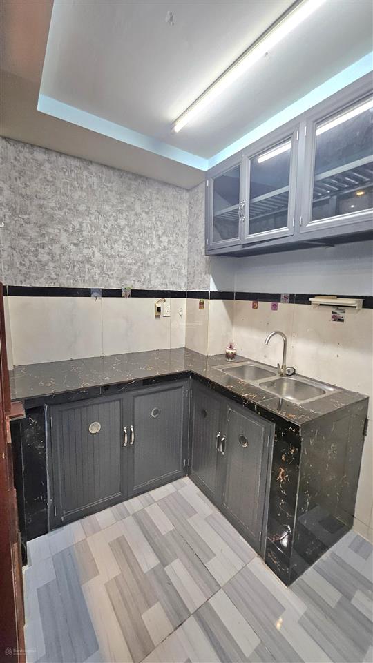 Mua bán nhà quận 4, 5 tầng hoàn công, dân cư hiện hữu, hẻm 4m, sát mt đoàn văn bơ !