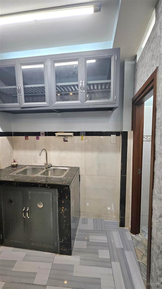 Mua bán nhà quận 4, 5 tầng hoàn công, dân cư hiện hữu, hẻm 4m, sát mt đoàn văn bơ !