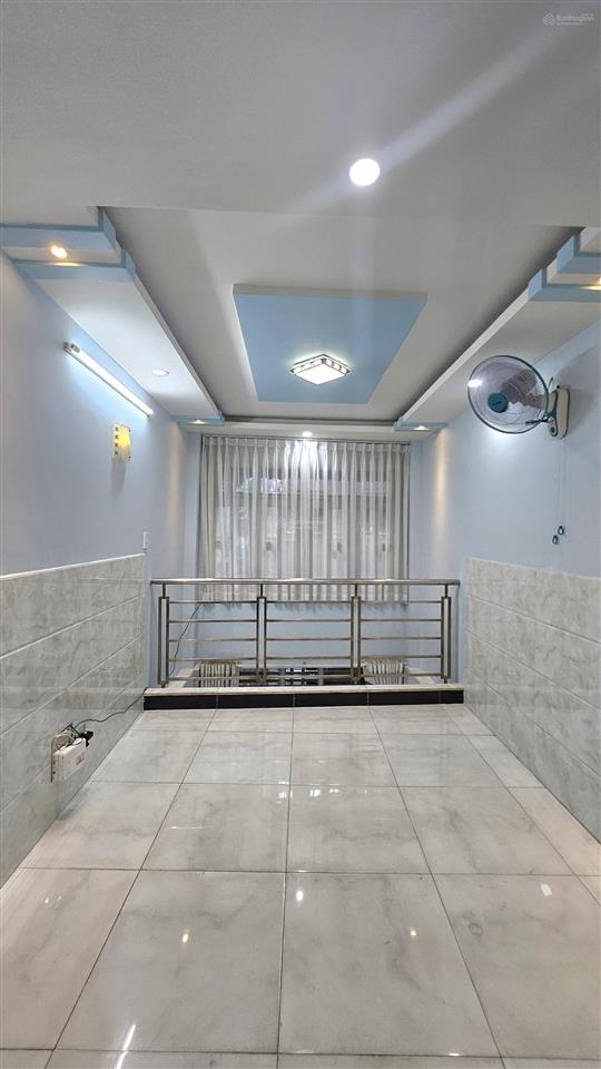 Mua bán nhà quận 4, 5 tầng hoàn công, dân cư hiện hữu, hẻm 4m, sát mt đoàn văn bơ !