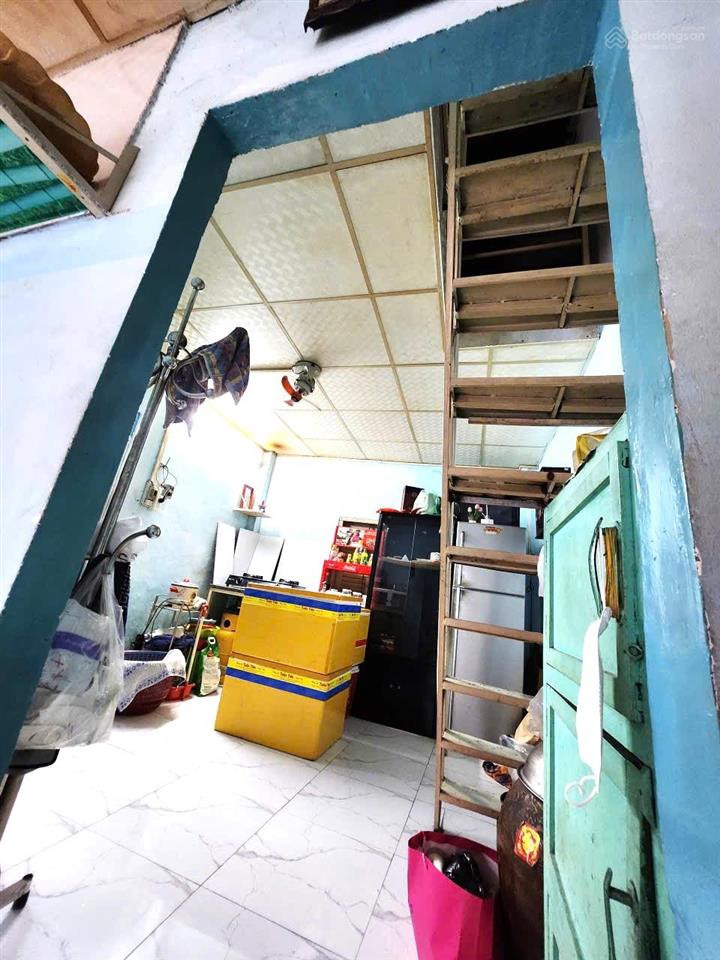 Mua bán nhà quận 4, 27,5m2 đất, dân cư hiện hữu, gần mặt tiền đường tôn thất thuyết !