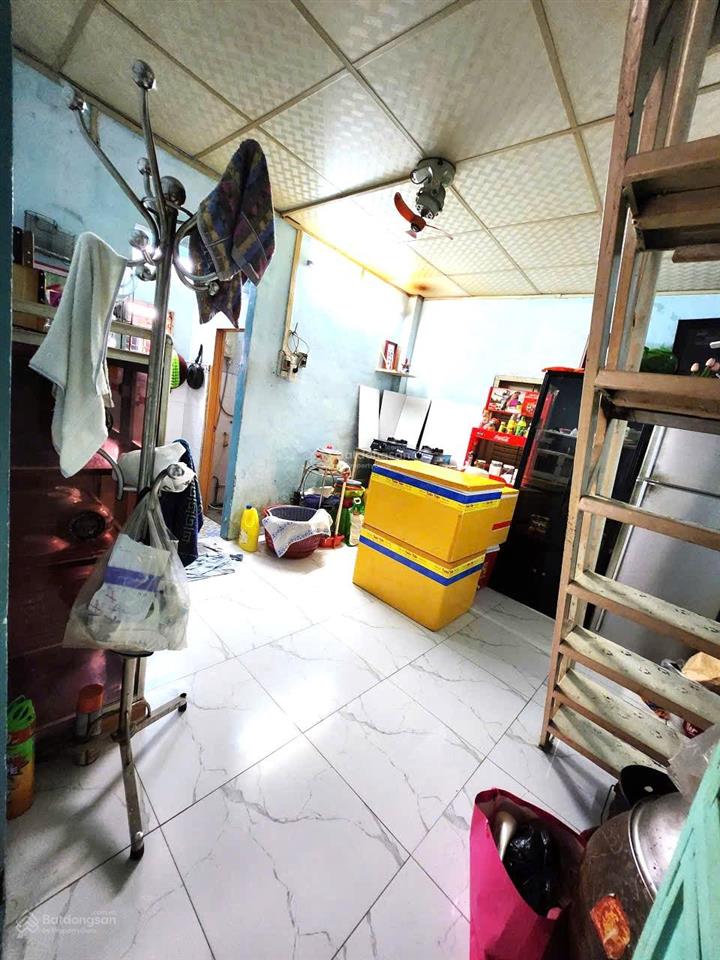 Mua bán nhà quận 4, 27,5m2 đất, dân cư hiện hữu, gần mặt tiền đường tôn thất thuyết !