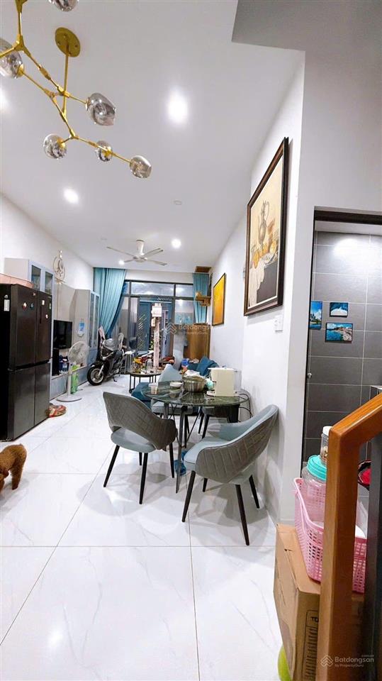 Mua bán nhà quận 4, trục đường khánh hội, 4 tầng hoàn công, nở hậu l vuông vắn!