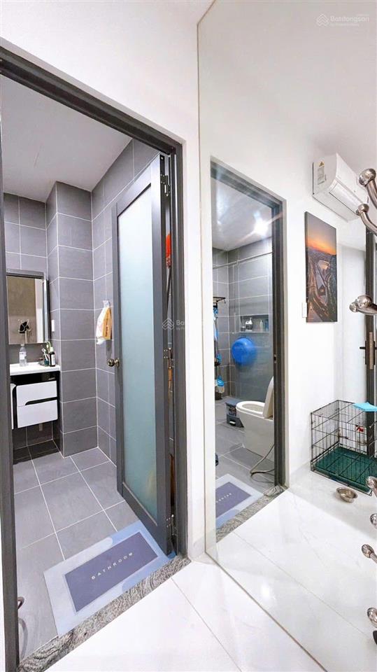 Mua bán nhà quận 4, trục đường khánh hội, 4 tầng hoàn công, nở hậu l vuông vắn!