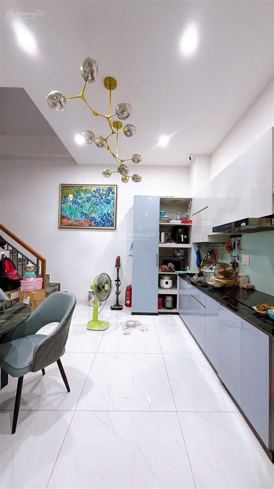 Mua bán nhà quận 4, trục đường khánh hội, 4 tầng hoàn công, nở hậu l vuông vắn!