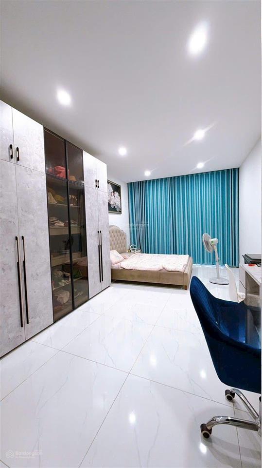 Mua bán nhà quận 4, trục đường khánh hội, 4 tầng hoàn công, nở hậu l vuông vắn!