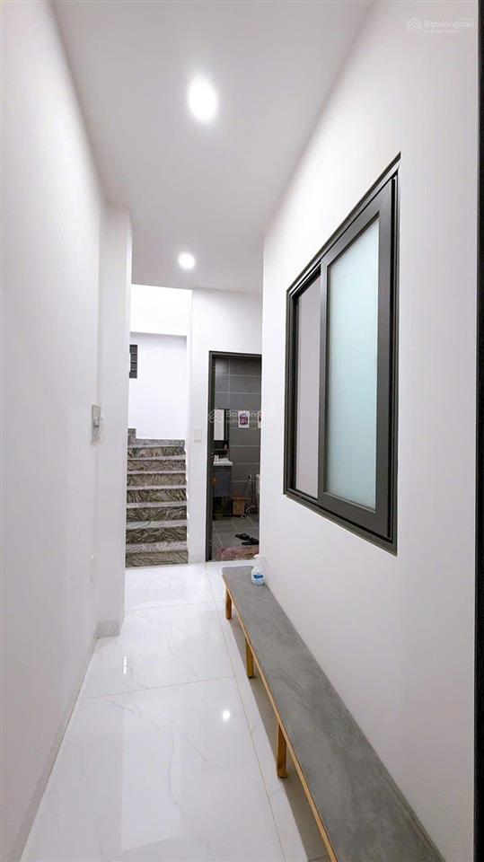 Mua bán nhà quận 4, trục đường khánh hội, 4 tầng hoàn công, nở hậu l vuông vắn!