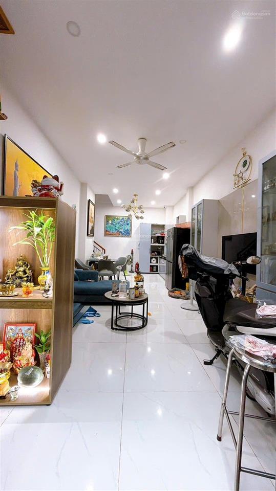 Mua bán nhà quận 4, trục đường khánh hội, 4 tầng hoàn công, nở hậu l vuông vắn!