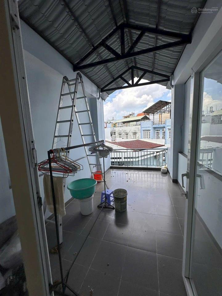 Mua bán nhà quận 4, đường số xe hơi, nhà vuông vắn, dân cư chỉnh trang, trục vĩnh hội !