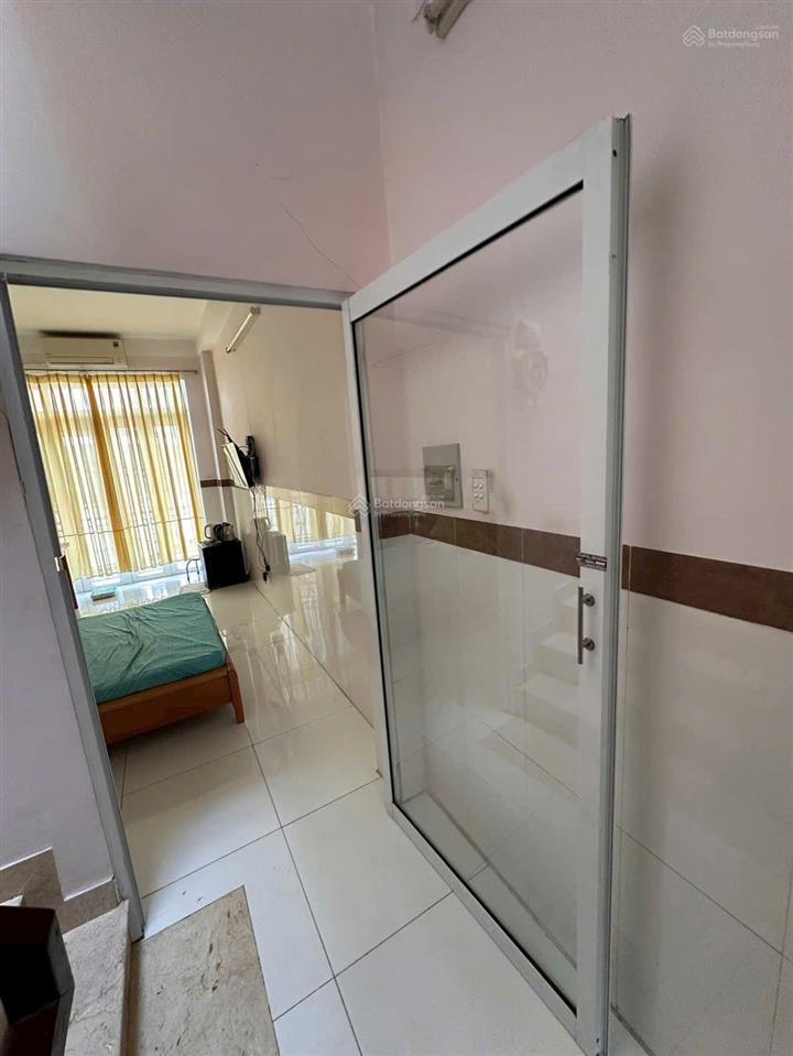 Mua bán nhà quận 4, đường số xe hơi, nhà vuông vắn, dân cư chỉnh trang, trục vĩnh hội !