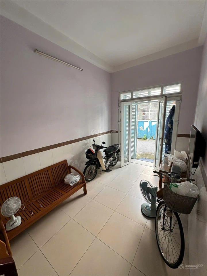 Mua bán nhà quận 4, đường số xe hơi, nhà vuông vắn, dân cư chỉnh trang, trục vĩnh hội !