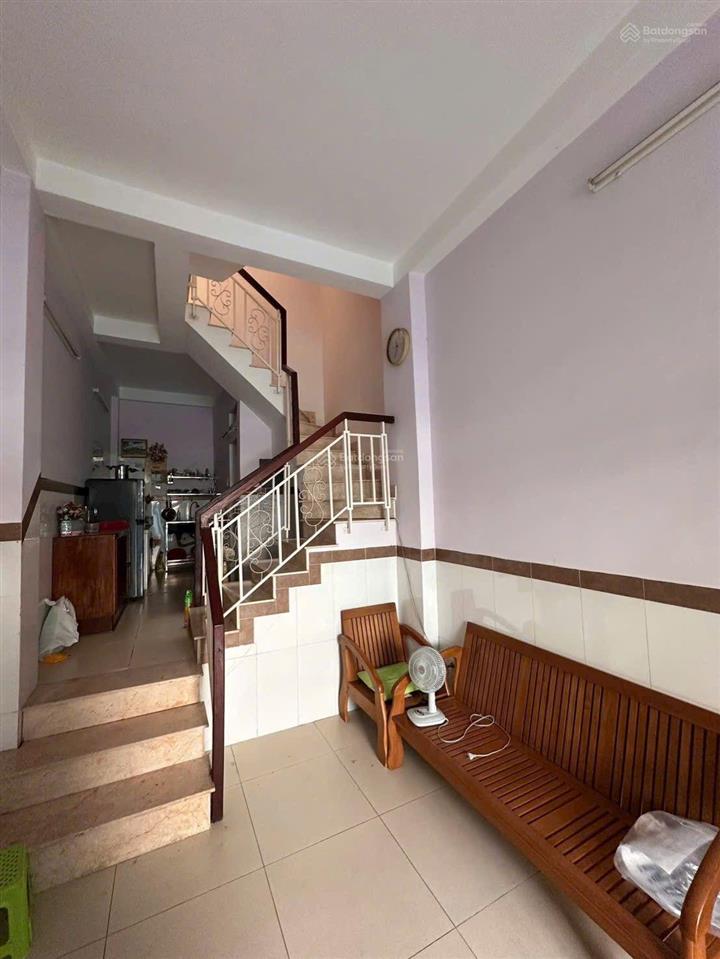 Mua bán nhà quận 4, đường số xe hơi, nhà vuông vắn, dân cư chỉnh trang, trục vĩnh hội !