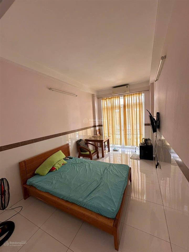 Mua bán nhà quận 4, đường số xe hơi, nhà vuông vắn, dân cư chỉnh trang, trục vĩnh hội !