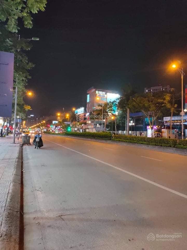 Hàng hiếm mặt phố nguyễn văn cừ, đoạn sầm uất, dt 100m2, vỉa hè đá bóng