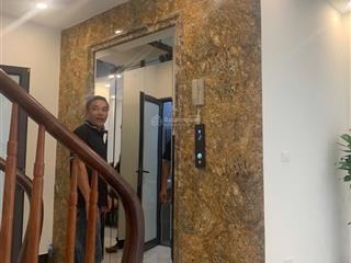 Chính chủ nhờ bán căn nhà tại phố giang biên long biên hà nội
diện tích 43m2 nhà xây 6 tầng