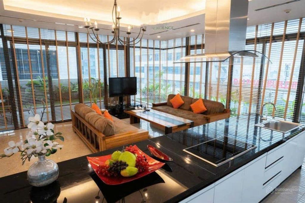 Bán khách sạn phố vip nhất cầu giấy  900m2, 15 tầng  kinh doanh tấp nập doanh thu 30 tỷ/ năm