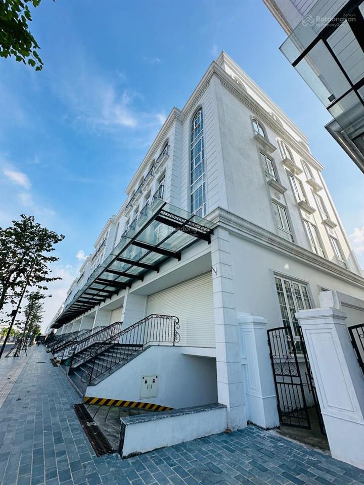 Bán gấp toà nhà 8 tầng 1 hầm jade lake 120m2 mặt tiền 8m đường 60m chỉ 23 tỷ thuê 100tr/th