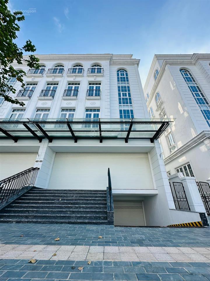 Bán gấp toà nhà 8 tầng 1 hầm jade lake 120m2 mặt tiền 8m đường 60m chỉ 23 tỷ thuê 100tr/th